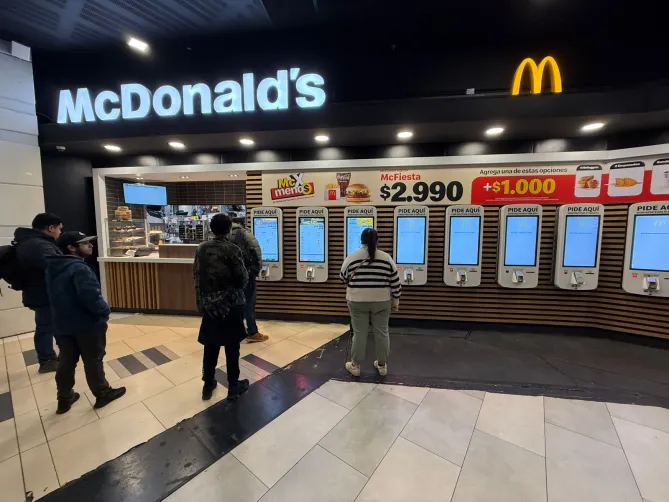 mc donalds cenco costanera